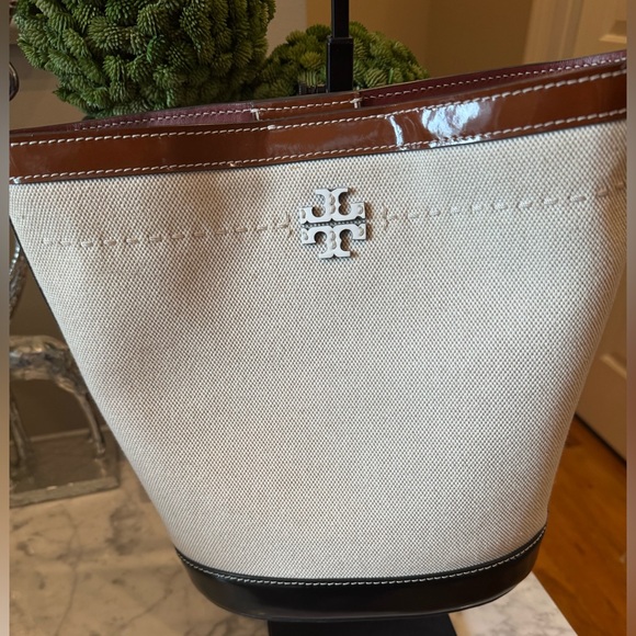 Tory Burch - McGraw Canvas Bucket Bag - EUC Canvas with Leather Trim - Picture 2 of 8